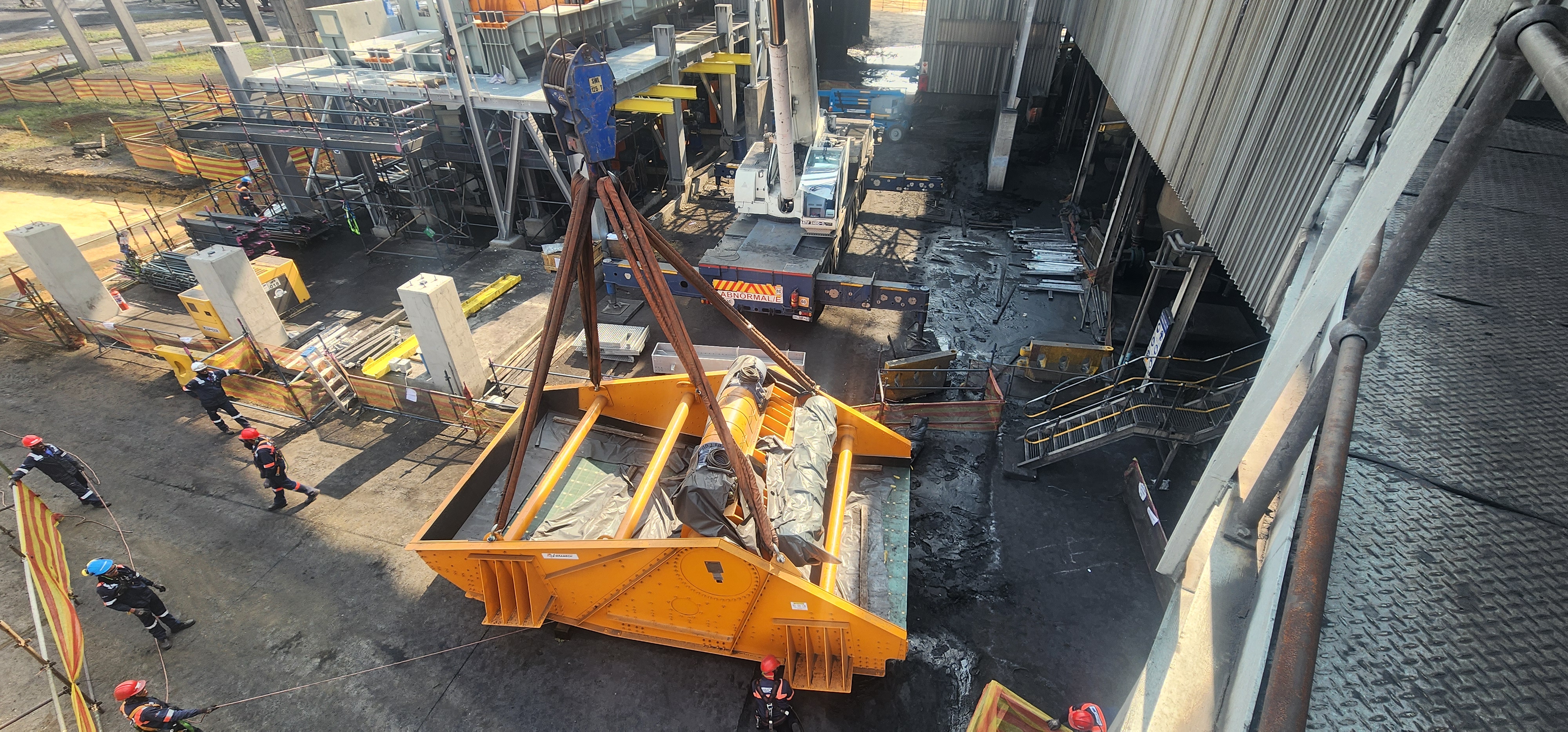 Industrial lifting and installation activity